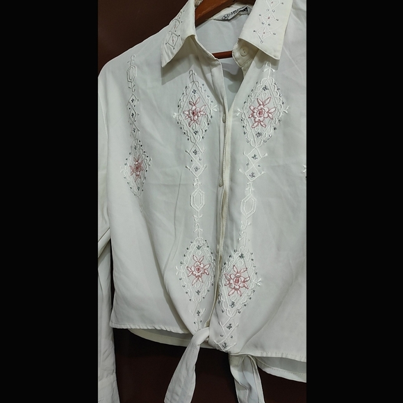 Crop Knot Shirt - Picture 6 of 9